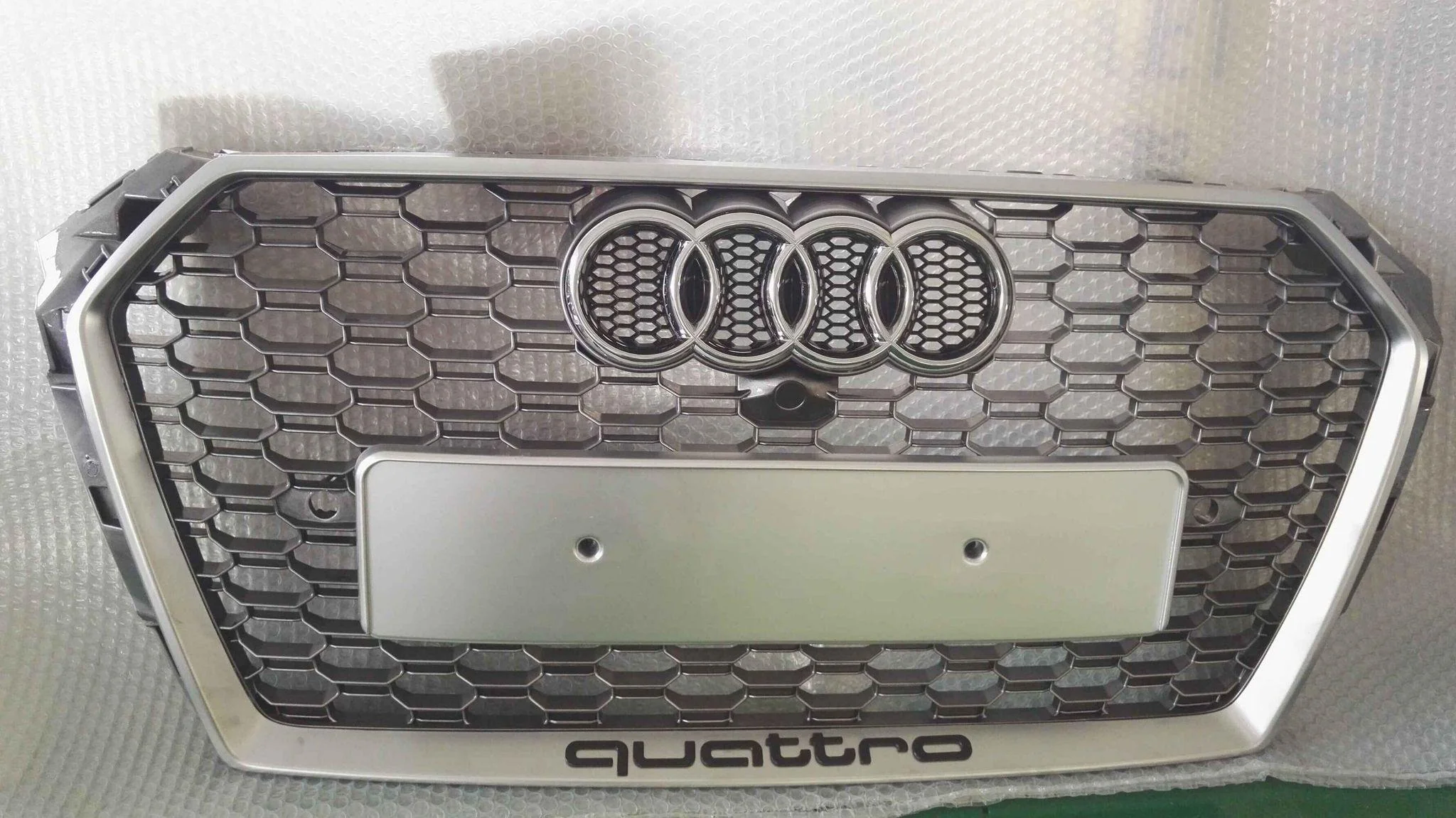 RS Honeycomb Front Grille for 2017-2019 Audi A5/S5 B9 Models - Image 4